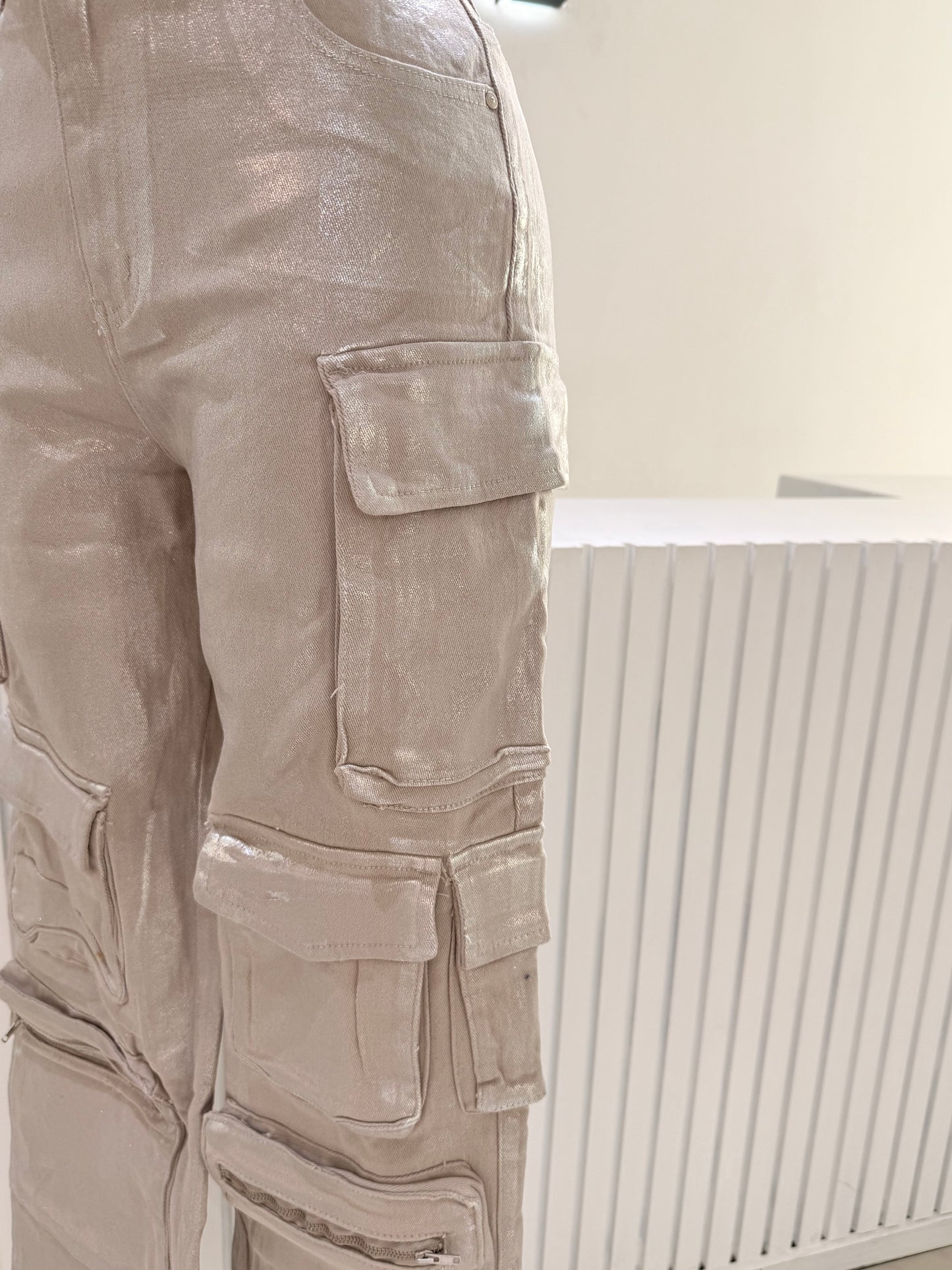 Pantalón Cargo Plateado