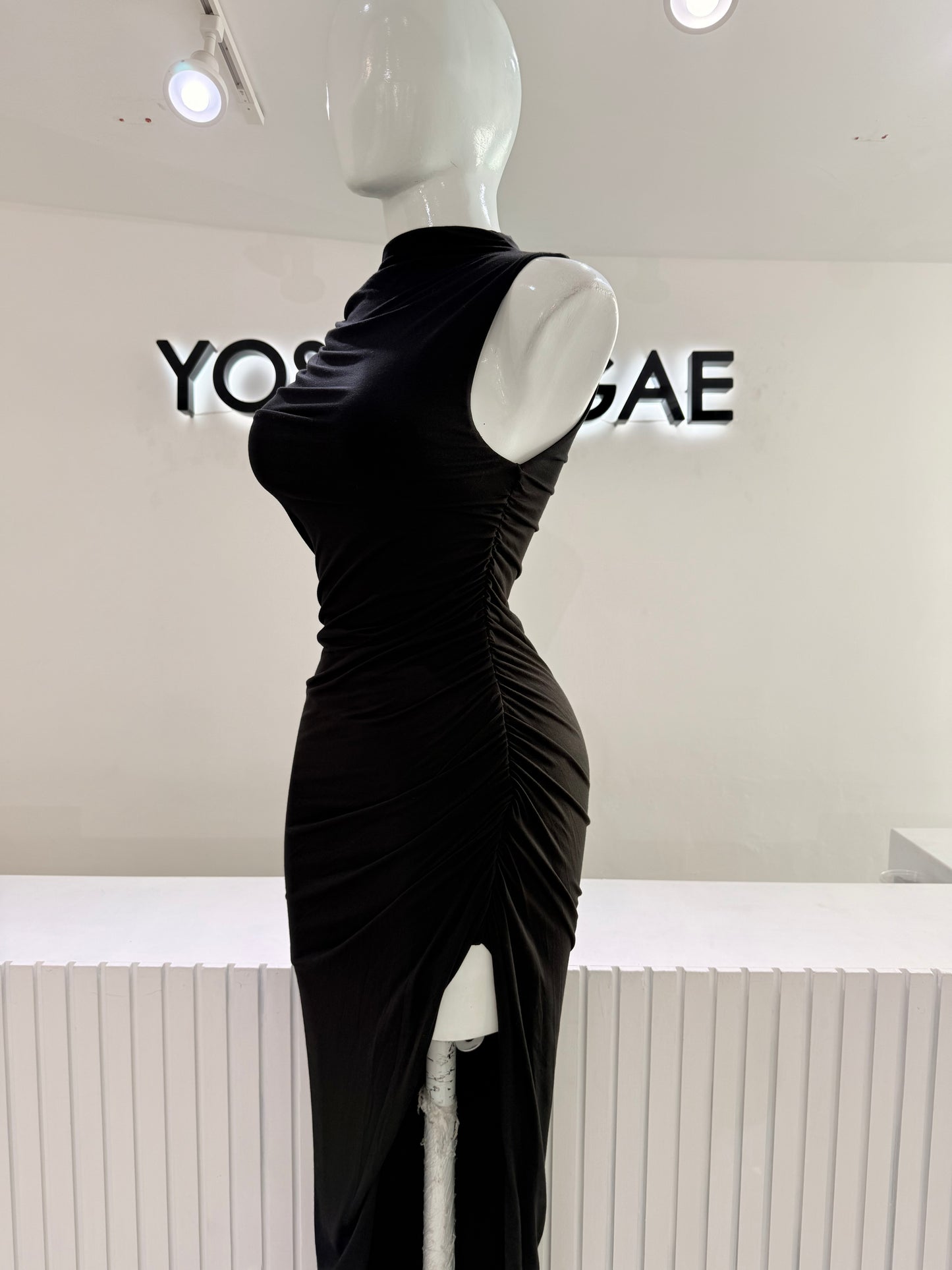 Vestido Plisado Midi Negro