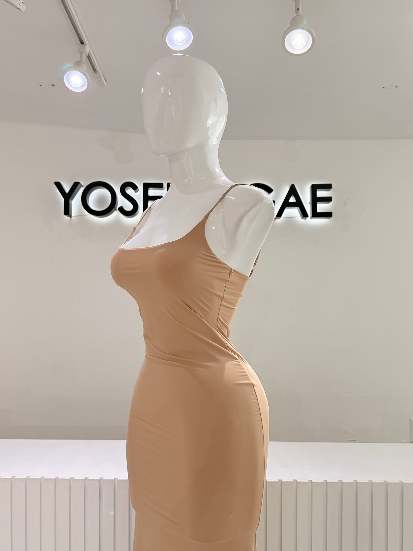 Vestido Nude Clásico