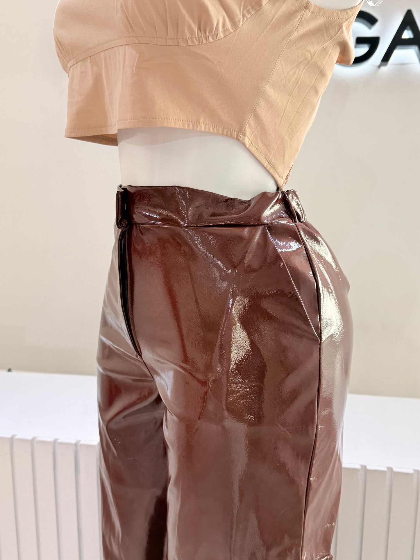 Pantalón Cargo Charol