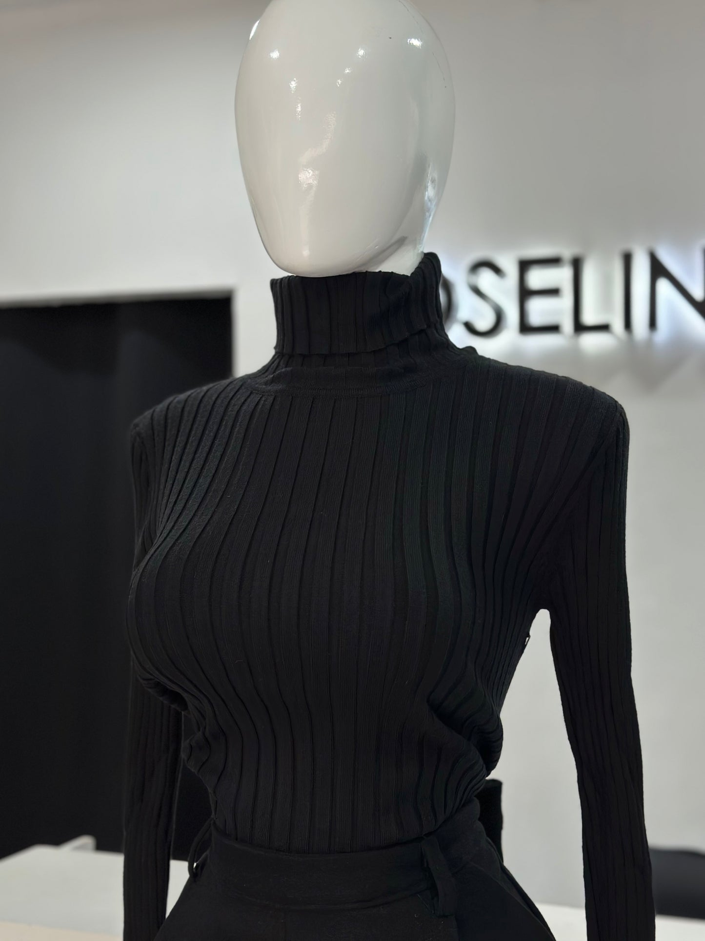 Blusa Cuello Básica
